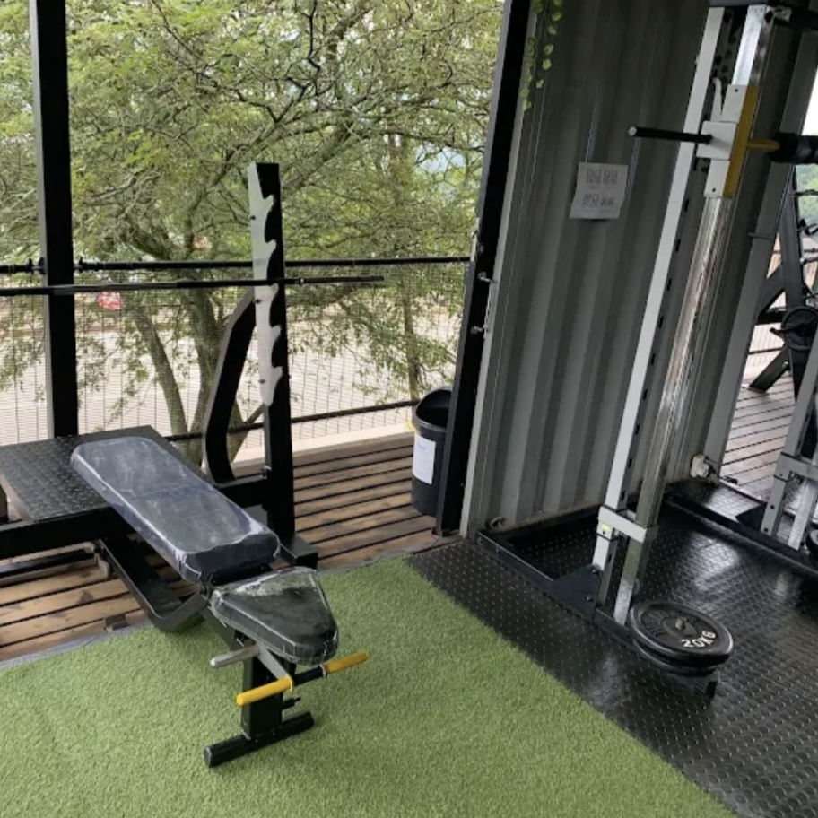 Bench press station at Commando gym