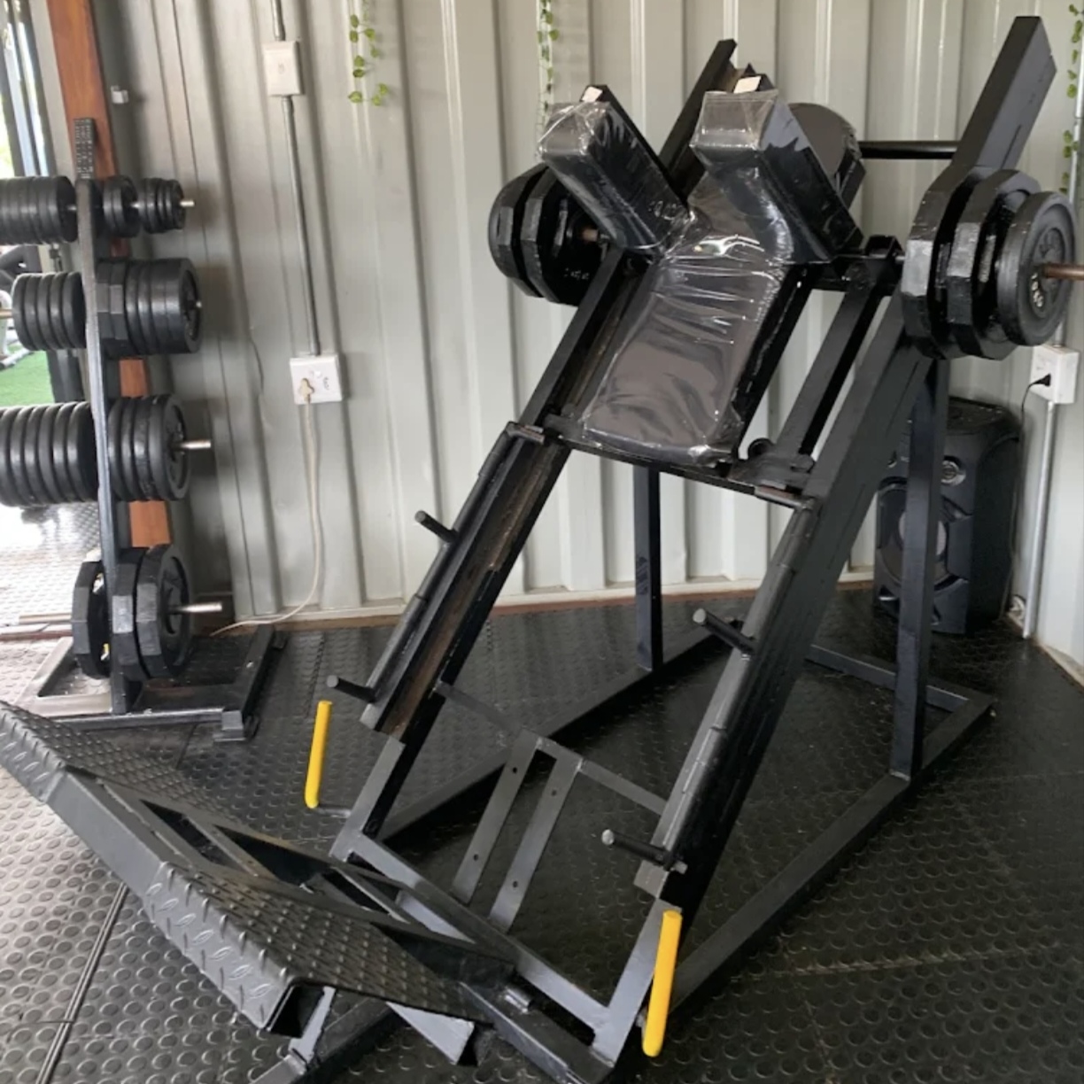 Leg press machine at Commando gym